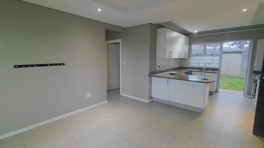 To Let 2 Bedroom Property for Rent in Sunnyridge Eastern Cape